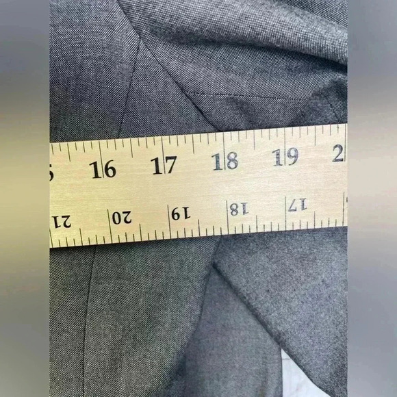 Tahari Gray two piece skirt suit size 8p - Picture 9 of 15